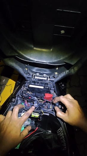 Bear's Garage (Singapore) on Instagram: "Troubleshooting for Yamaha Aerox V1. Fuse problems really be stressing everyone out lately 🥶😮‍💨 Call or Whatsapp 9783 5485 for onsite services or workshop appointments!"