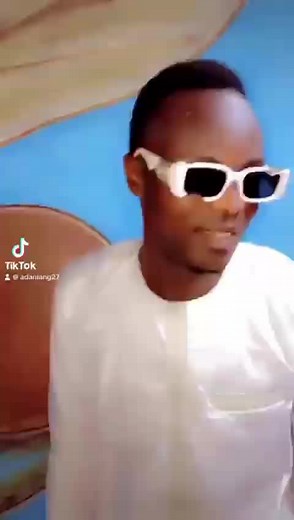 Vidéos de laye_camara (@laye_camara) avec son original - laye_camara