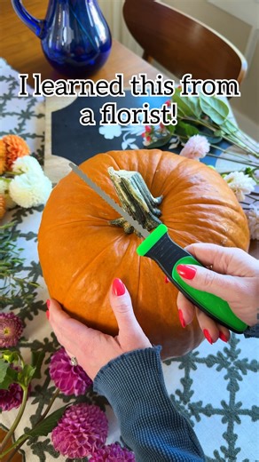 3.6M views · 21K reactions |  Easy pumpkin flower arrangement idea! #centerpiece #floraldesign #pumpkin #fblifestyle | Jeff & Lauren | Facebook