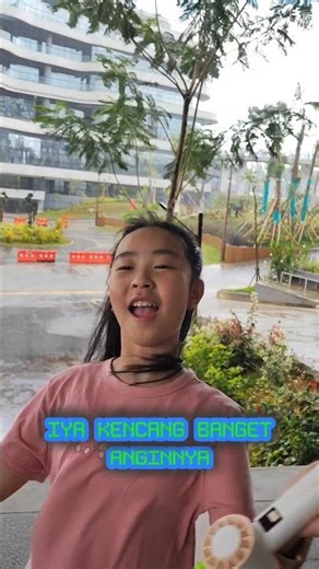 Usually it's hot in IKN, but this time it's raining!!! Katness almost got blown away by the wind...