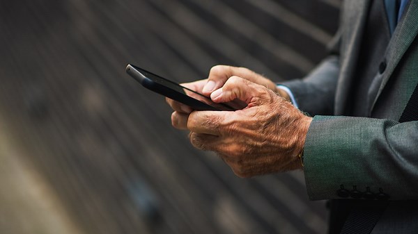 Tech expert praises New York’s school cellphone ban as social media concerns rise
