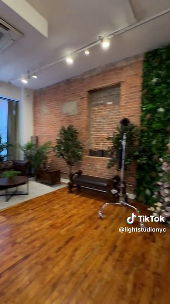 Light Studio NYC STUDIO B. looking for a photo studio with free lighting equipment and lots of props to choose from ? Then check out Light Studio NYC . Book us at www.lightstudionyc.com #NYCPhotoStudio #PhotoStudio #NewYork #LightStudioNYC