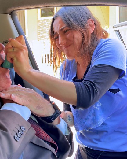 811K views · 7.4K reactions | Ella no sabía quién era él, solo quiso ayudar de corazón ❤️. Lo que nunca imaginó fue que aquel hombre millonario cambiaría su vida para siempre . Una historia conmovedora que demuestra que cuando haces el bien sin esperar nada a cambio, las bendiciones llegan multiplicadas ✨.  Suscríbete para más historias con poderosos mensajes de fe, amor y gratitud. | Arnis Williams Aguila Boffill | Facebook