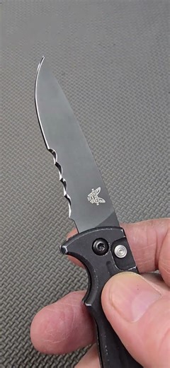 Benchmade Mini Reflex with 4-(1/2") Veff Serrations