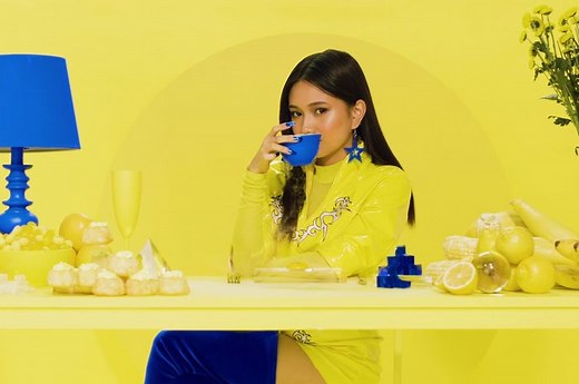 Lirik Lagu 'Lowkey' Milik NIKI, Lengkap dengan Terjemahan - Sonora.id