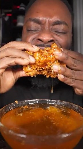 What Happens When You Mix Honeycomb With Fried Chicken?