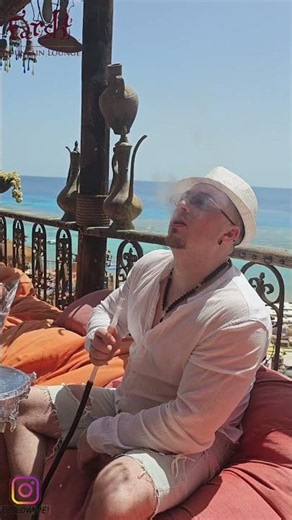 😱 We tried 3 different shisha flavors at the famous Farsha Cafe in Sharm El Sheikh!🍎