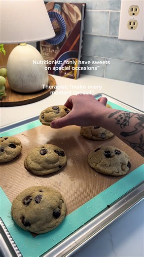 Homemade Chocolate Chip Cookies: Easy Baking Recipe