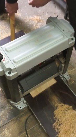 Démonstration Raboteuse Stationnaire Metabo: Rabotage de Planche en Frêne pour Projet Bois 🌳