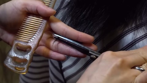 The Art of Changing Straight Hair Into Bold Reggae Styles