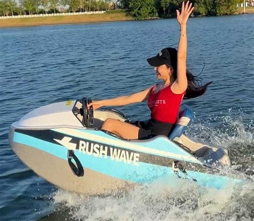 New Energy Lightweight Jet Powered Mini Electric Boat Water Sports Small Electric Vessel 18KW High Speed Surfing Jet Wave Boat