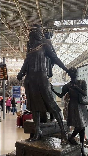 What It’s Like at London Waterloo Station in 2025