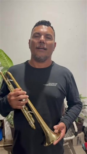 tutorial de como tocar la de mírame en trompeta con el compa tesoro suscríbete al canal #bandasinaloense #mazatlansinaloa