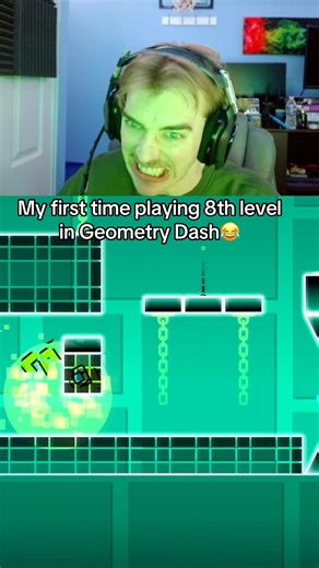My first time playing 8th level in Geometry Dash😂