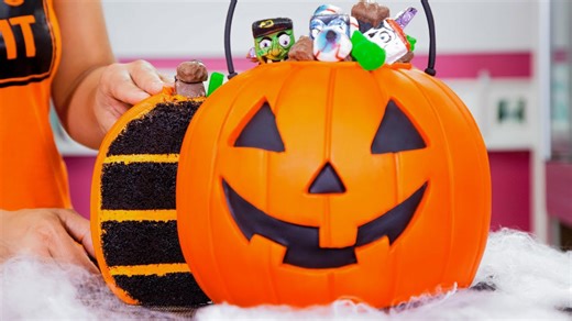 Easy Edible Jack-O'-Lantern Cake for Halloween