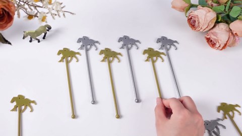 30 Pcs 6 Inch Derby Drink Plastic Stirrers Swizzle Sticks for Cocktails Coffee Reusable Horse Racing Drink Stirrers for Derby Decorations Coffee Beverage Party Bar (Gold,Silver)