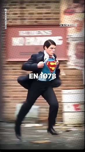 Inverser la rotation de la Terre pour remonter le temps, c’est ce que fait Superman lorsqu’il est incarné pour la première fois par Christopher Reeve dans le film de 1978. Un pouvoir utilisé une seule fois (et heureusement). Mais à quelle vitesse le “Man of Steel” a dû aller pour réaliser un tel exploit ? Des étudiants de l’université de Leicester ont fait le calcul. | Science & Vie