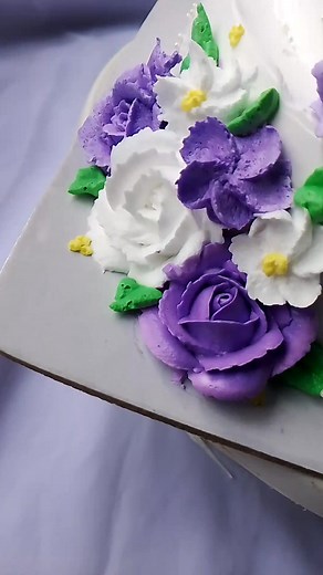 2 tier floral cake 🌼 #floraldesign #cake #reelsfacebook | Nipu's creations