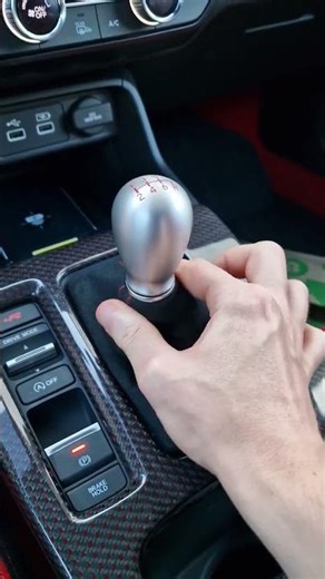 How to easy remove the collar around your shift knob in an Honda Civic Type R FL5, without tools