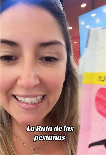 Probando máscaras de pestañas en Plaza Oeste