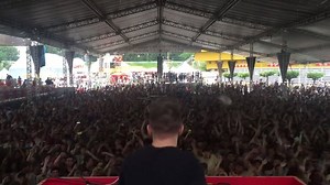 How to control a crowd | Cc - Repow Music Promotion: https://bit.ly/3KjVIiw Are you a DJ? https://bit.ly/3qDhFkN Grow Your Fans: https://bit.ly/3ez04SP | Hits District - Music 4 DJs