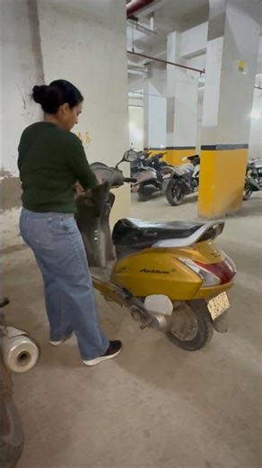 How to Put Scooty on Center Stand – Easy Trick! #scootyhack #scootytrouble #howtoride