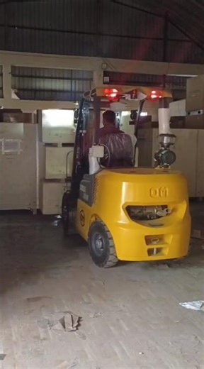 Om Voltas Forklift | Available on IndiaMART