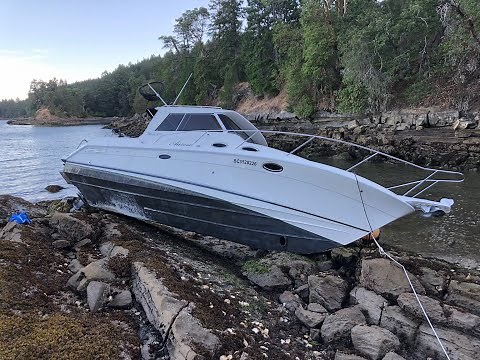 Repairing damaged fiberglass hull