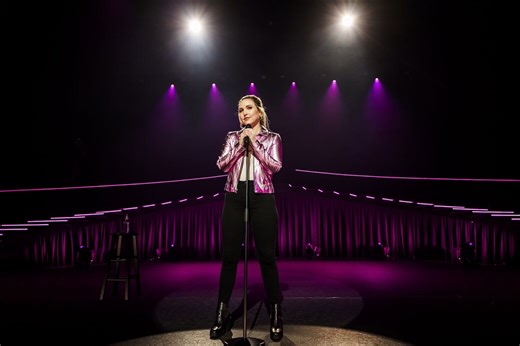Taylor Tomlinson cracks up Capital One Hall in Tysons, Virginia in new Netflix standup special ‘Have It All’ - WTOP News