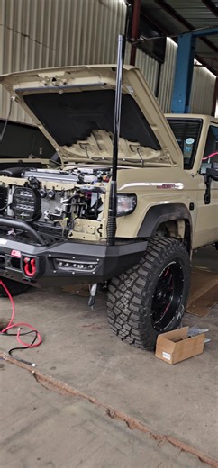 Robot Auto 4x4 Customs (@robotauto4x4customs)’s videos with Do it Alone - D∞LONE