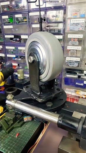 Angle sensor-based electric cylinder steering + PID centering system