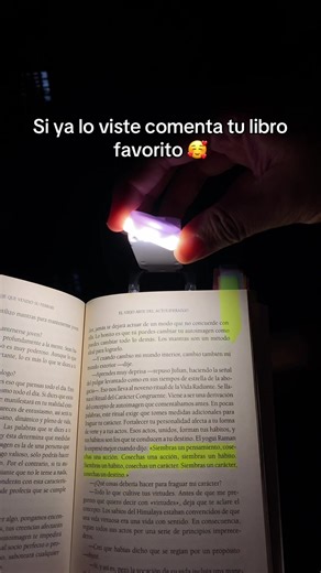 A mi me encanta leer con esta lámpara 😍📚#lamparadeleer #libro #leer #lecturadenoche #leerdenoche