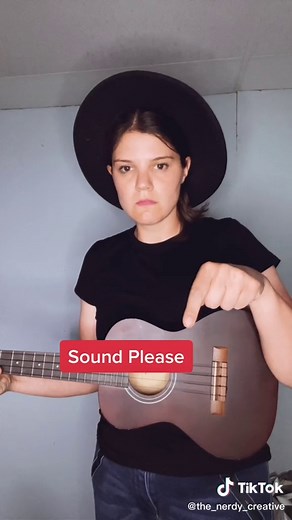 Daffy Duck's Wise Words in Looney Tunes Comedy