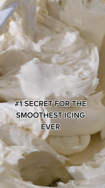 Secrets for Smoothing Cake Icing Without a Scraper