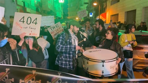 🔴تغطية مباشرة لتحرك تحت شعار "GAME OVER”، من تنظيم مجموعة #GenarationZ. #تونس #14جانفي #ثورة #حراك #حريات #جيلZ 📹أروى بركات Arroi Baraket | Nawaat