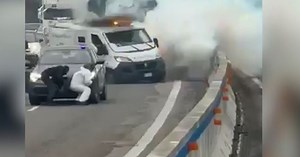 Video! Bewaffnete sprengen Geldtransporter auf Autobahn | Heute.at