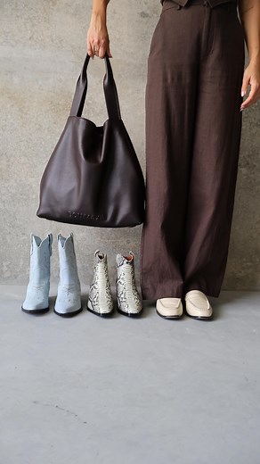 The bag may be non-chalant. But its insides are anything but. Full pocket situation. Key clip, laptop pocket. PS Black Friday sale ends soon. EVERYTHING on sale, and you get 2 x FREE gifts worth $118. | BON MAXIE