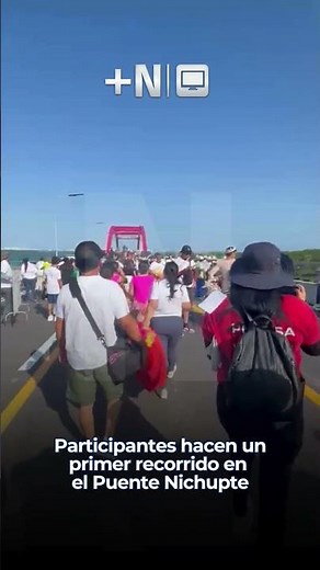 #Cancun: Race participants and spectators take part in the race across the Nichupté Bridge. (📹 Gi...