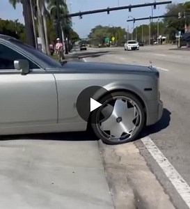 How Rolls Royce's self-righting wheel caps work | Ken Kuang posted on the topic | LinkedIn