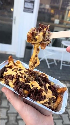 If you go to the location with this clip you receive the entire menu for only 40 RON! #burger #food