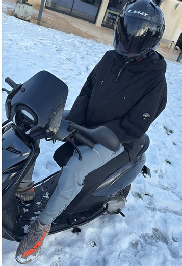 Exploring the Piaggio Zip Scooter: A 50cc Marvel