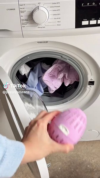 a quick morning reset before starting my work from home day 👩‍💻🧼 laundry, breakfast, kitchen clean and a quick lounge reset before opening my laptop ☕️🫶🏻 #morningreset #workfromhome #cleanwithme #cleaningmotivation #dailyreset