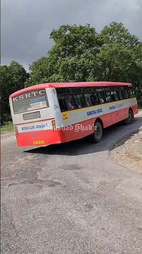 KSRTC bus Amazingly skilled Driving in tight Hairpin Bend ghat road😲the Most skilled driver's of KA