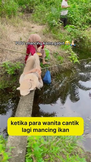 Funny moment when a woman fishes while lying down like this ‼️‼️#funny #hilarious #laughing #funn...