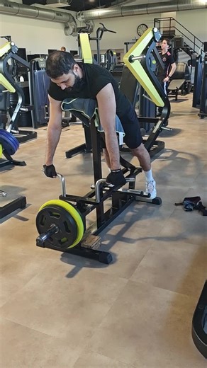 T-bar rows for a thick back 💪