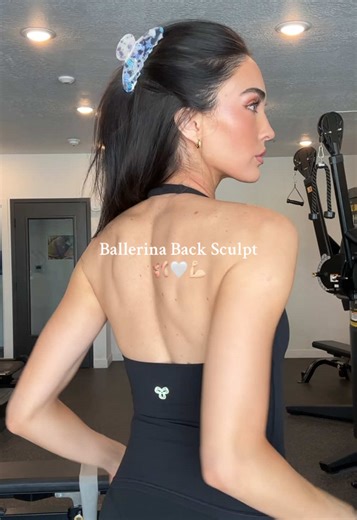 Ballerina Back Sculpt🩰🤍💪🏻 45 seconds on, 8 seconds to transition, 2-3x through! Top @Aritzia Leggings @lululemon App for timer: Intervals #backworkoutforwomen #ballet #weightlifting #fitness
