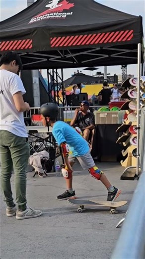 Learning to Skateboard - Foot Placement Test - 1st Lesson, Step 1