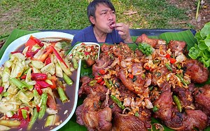 【泰国Tomza】3.24更新烤盐肩胛软骨配上辣黄瓜沙拉一起吃，真的超级好吃。