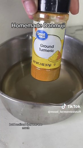 How to make yellow daikon radishes or danmuji. Korean side dish 😍 . . . . #danmuji #koreanfood #pickledwhiteradish #pickledradish #fermentedyellowradishes #yellowradish #homemadepickledradish #diakonradish #pickleddiakonradish