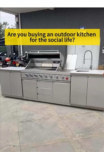 Friends, guess how much this mobile, modular outdoor kitchen cost? Message me privately – the answer will surprise you.🇺🇸 ✅ Set up in minutes, not months. ✅ Weatherproof & heavy-duty. ✅ Move it anywhere with professional casters. Your backyard deserves this upgrade. DM me to build yours! 👇 #modularkitchen #backyard #outdoorkitchen #kitchendesign #kitchenhack